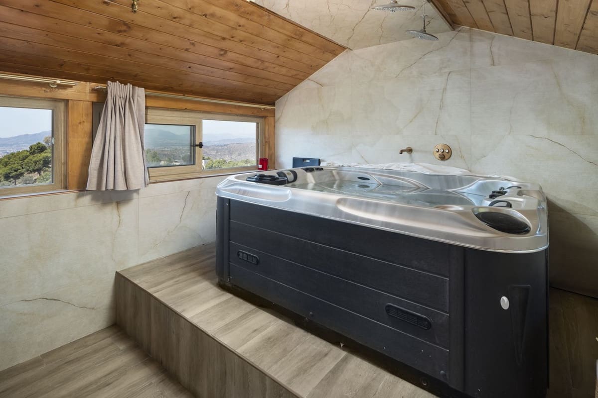 5 soveværelse Villa til salg i Malaga by - € 1.250.000 (Ref: 9971628)