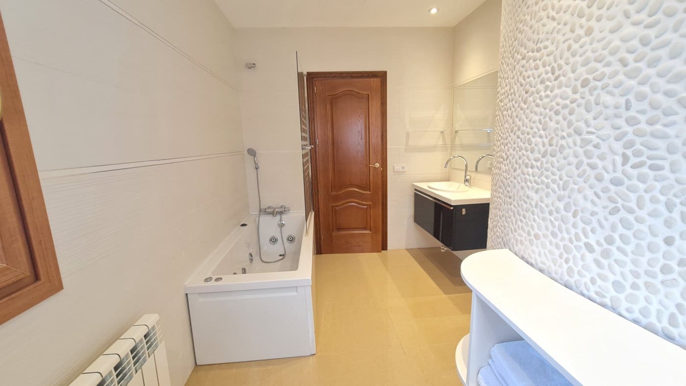 4 bedroom Villa for sale in Santa Ponsa with pool garage - € 2,800,000 (Ref: 7327510)