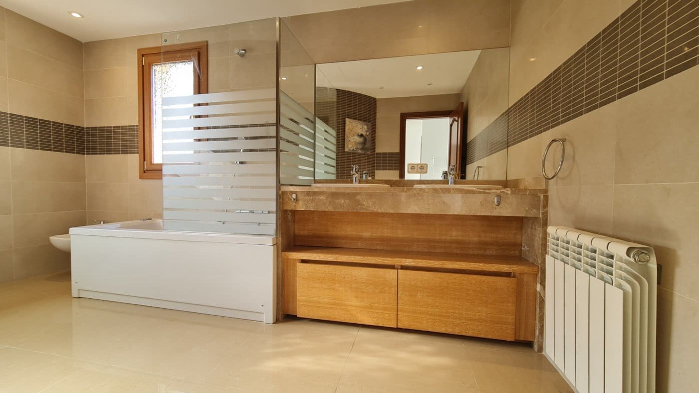 4 bedroom Villa for sale in Santa Ponsa with pool garage - € 2,800,000 (Ref: 7327510)