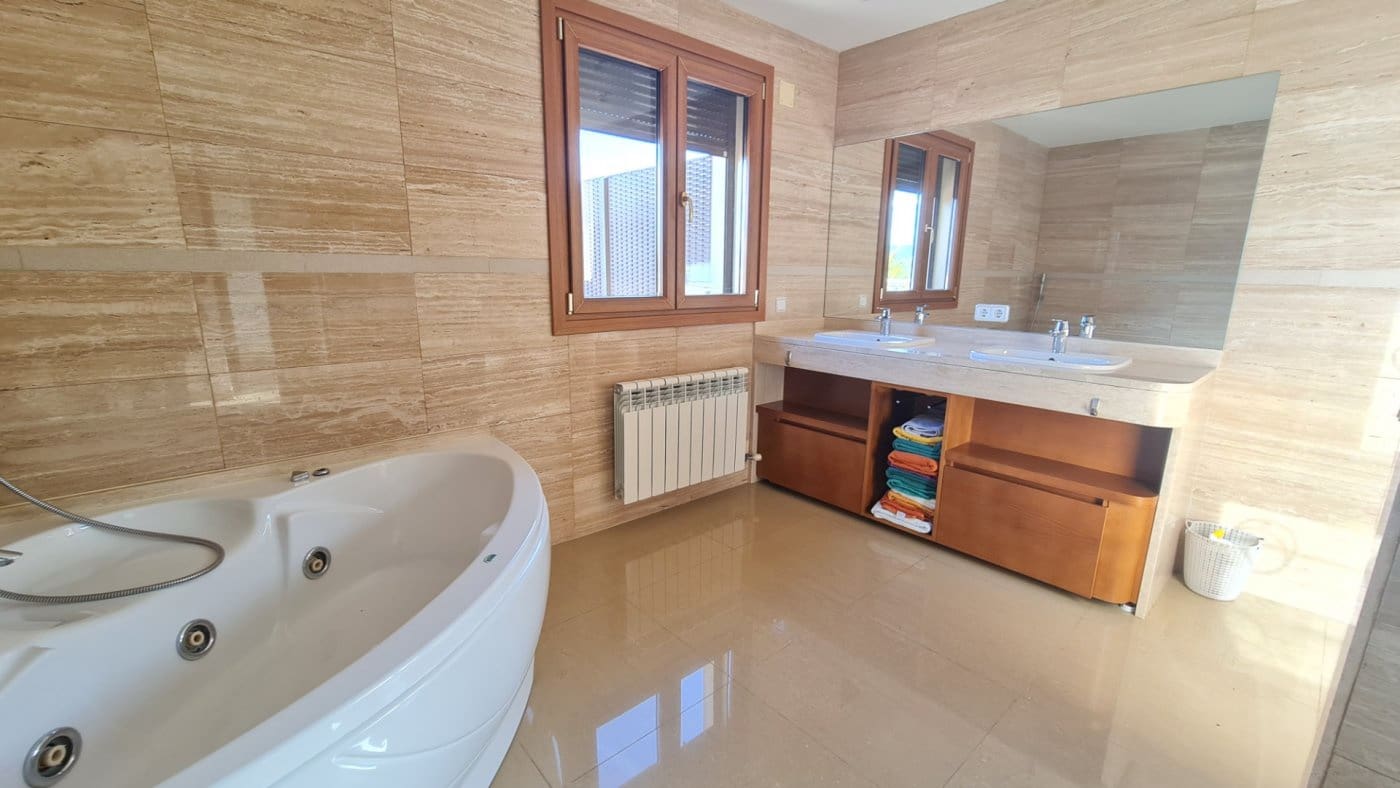 4 bedroom Villa for sale in Santa Ponsa with pool garage - € 2,800,000 (Ref: 7327510)