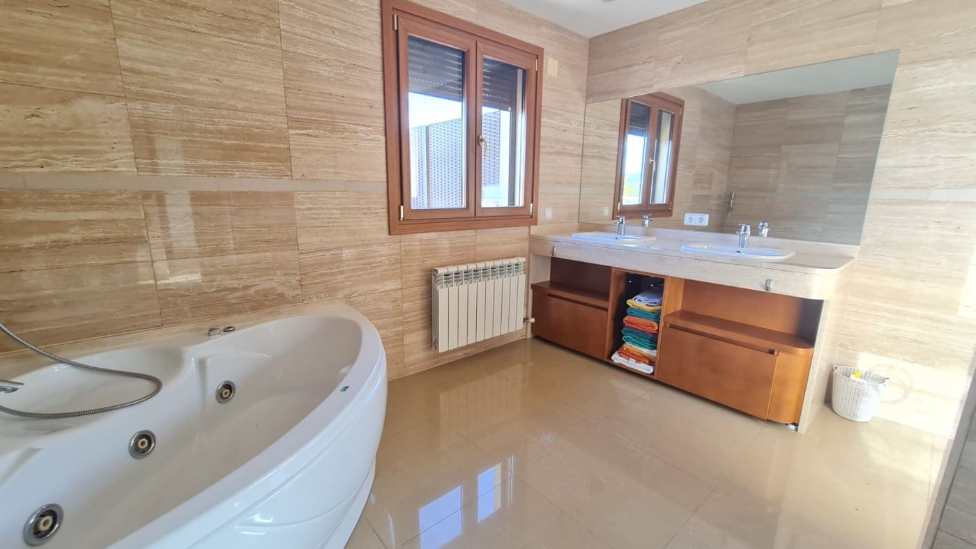 4 bedroom Villa for sale in Santa Ponsa with pool garage - € 2,800,000 (Ref: 7327510)