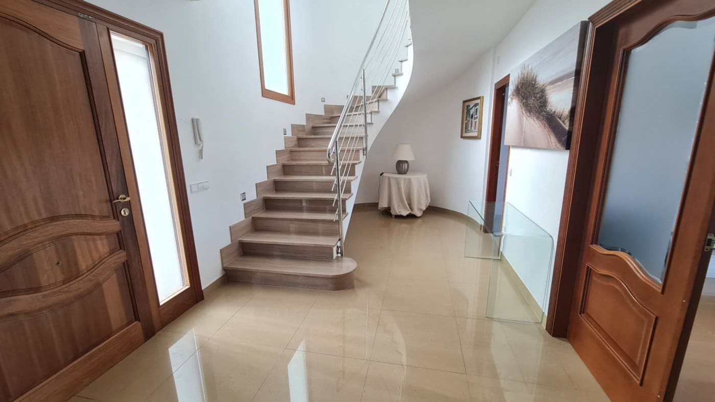 4 bedroom Villa for sale in Santa Ponsa with pool garage - € 2,800,000 (Ref: 7327510)