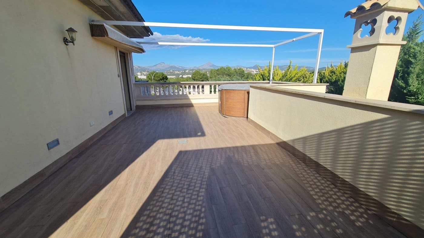 4 bedroom Villa for sale in Santa Ponsa with pool garage - € 2,800,000 (Ref: 7327510)