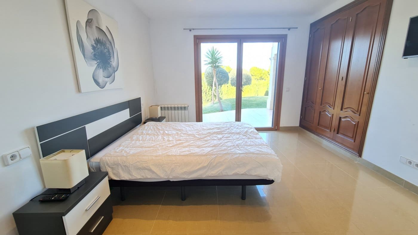 4 bedroom Villa for sale in Santa Ponsa with pool garage - € 2,800,000 (Ref: 7327510)