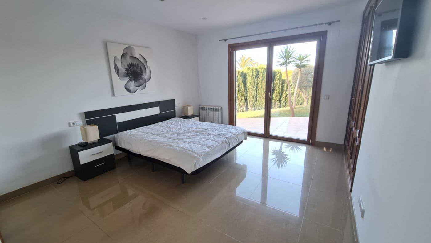 4 bedroom Villa for sale in Santa Ponsa with pool garage - € 2,800,000 (Ref: 7327510)