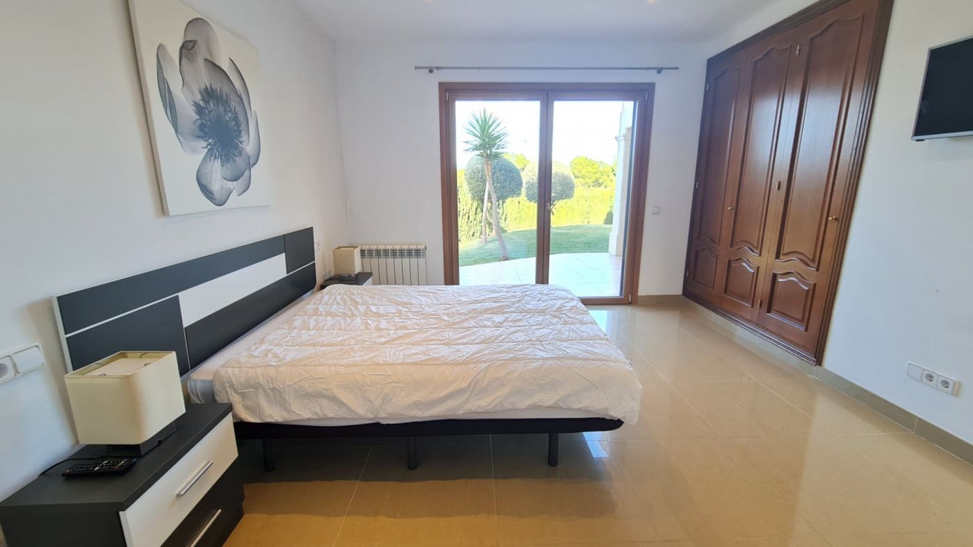 4 bedroom Villa for sale in Santa Ponsa with pool garage - € 2,800,000 (Ref: 7327510)