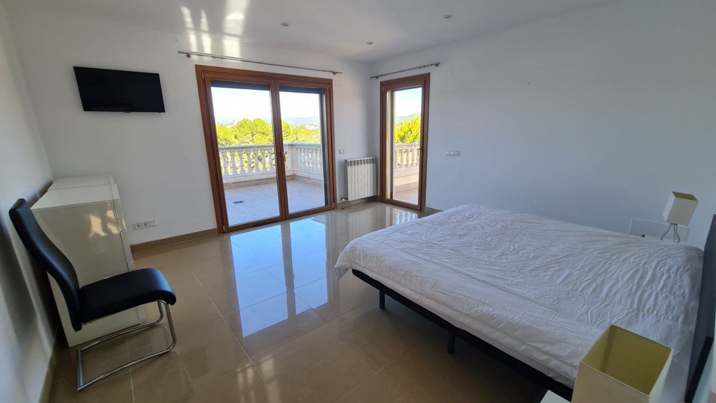 4 bedroom Villa for sale in Santa Ponsa with pool garage - € 2,800,000 (Ref: 7327510)