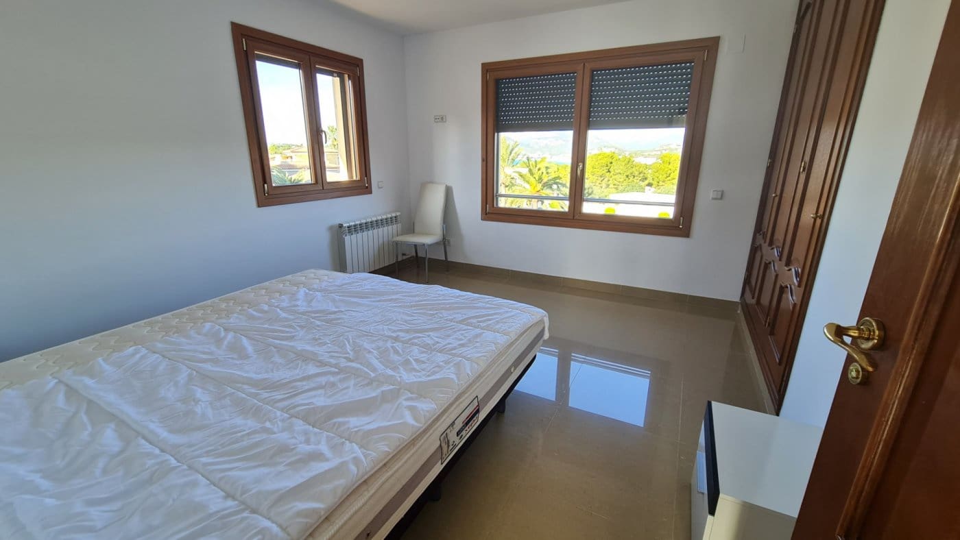 4 bedroom Villa for sale in Santa Ponsa with pool garage - € 2,800,000 (Ref: 7327510)