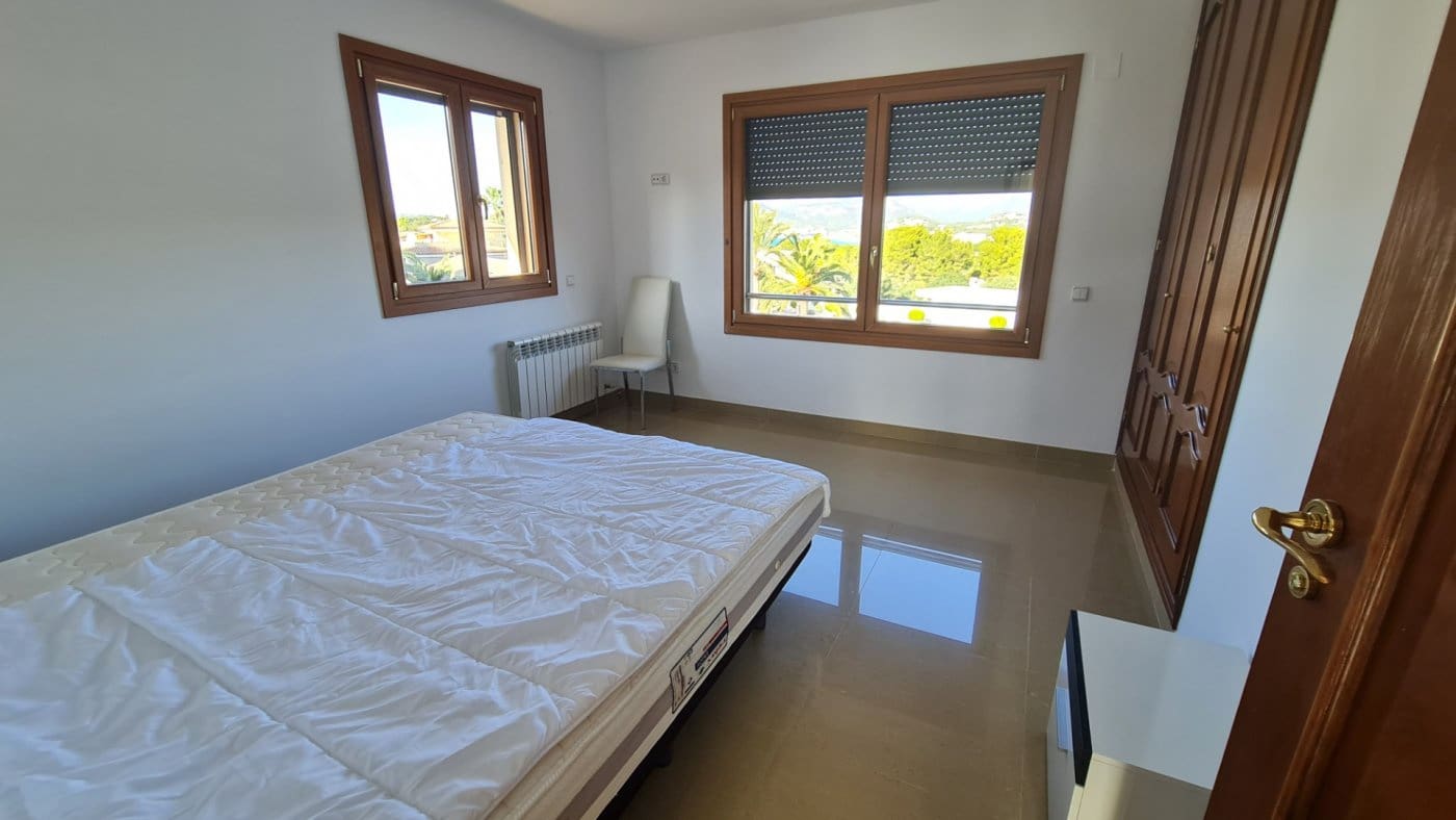 4 bedroom Villa for sale in Santa Ponsa with pool garage - € 2,800,000 (Ref: 7327510)