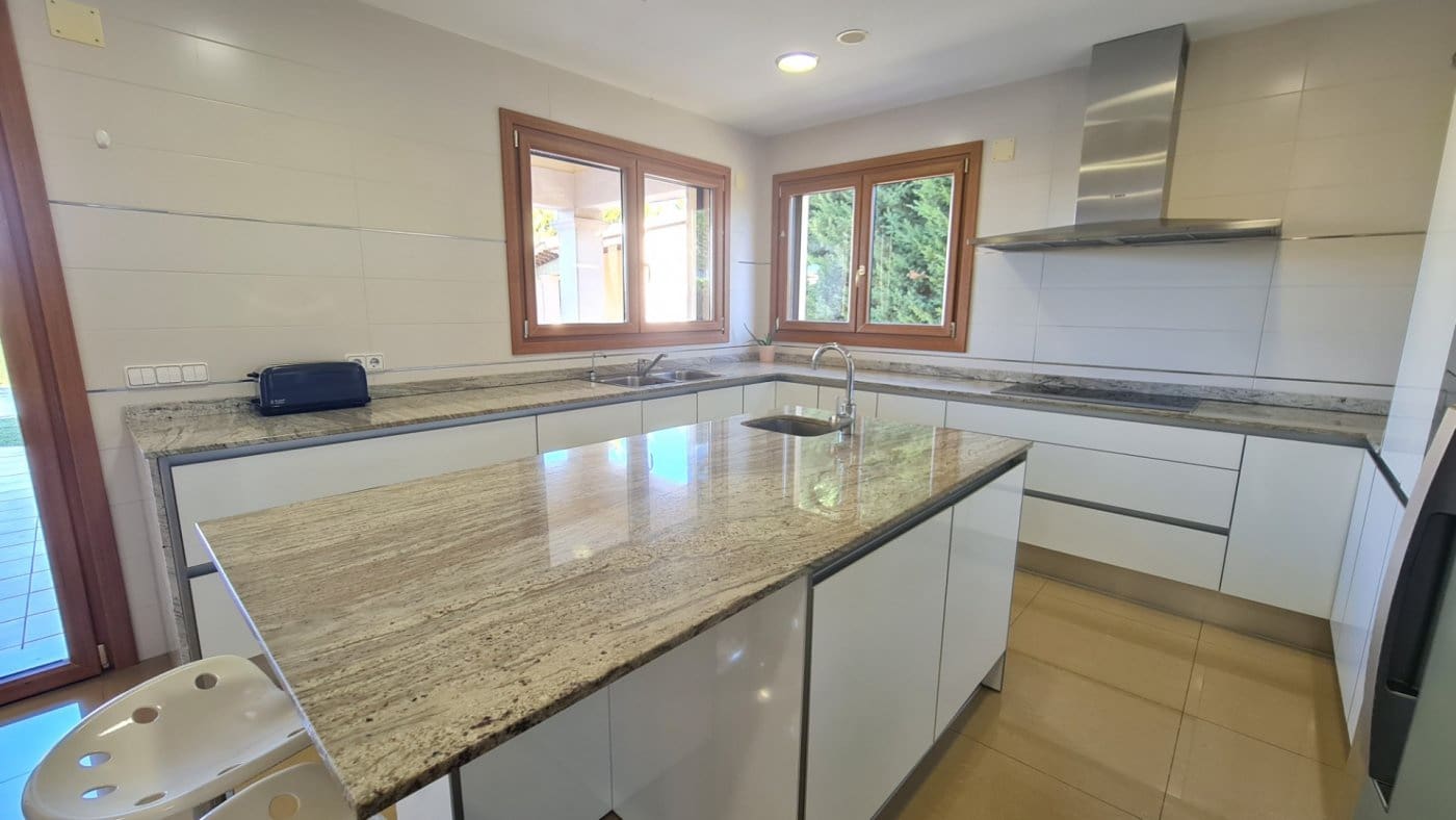 4 bedroom Villa for sale in Santa Ponsa with pool garage - € 2,800,000 (Ref: 7327510)