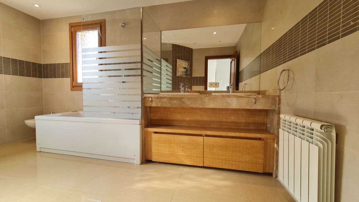 4 bedroom Villa for sale in Santa Ponsa with pool garage - € 2,800,000 (Ref: 7327510)