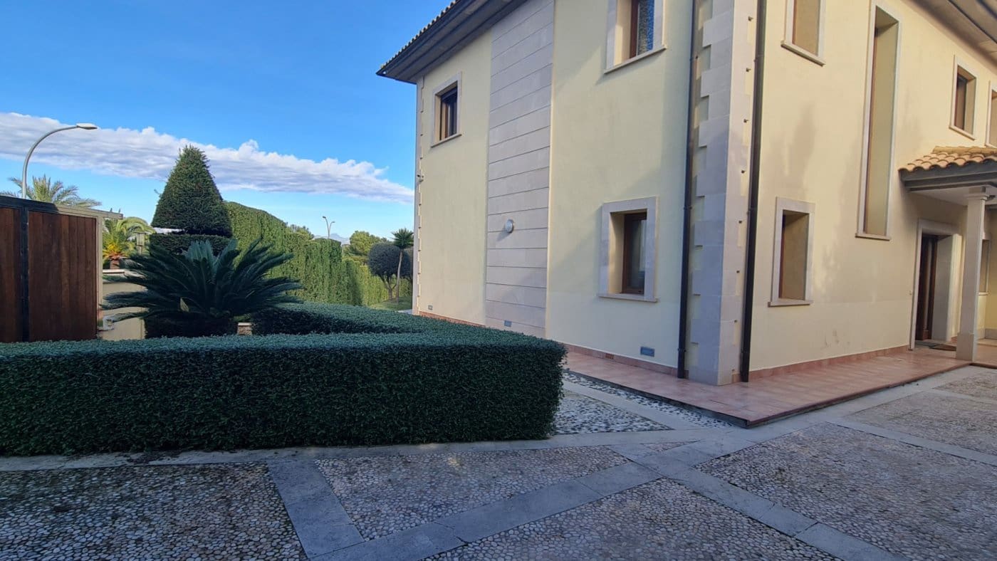 4 bedroom Villa for sale in Santa Ponsa with pool garage - € 2,800,000 (Ref: 7327510)