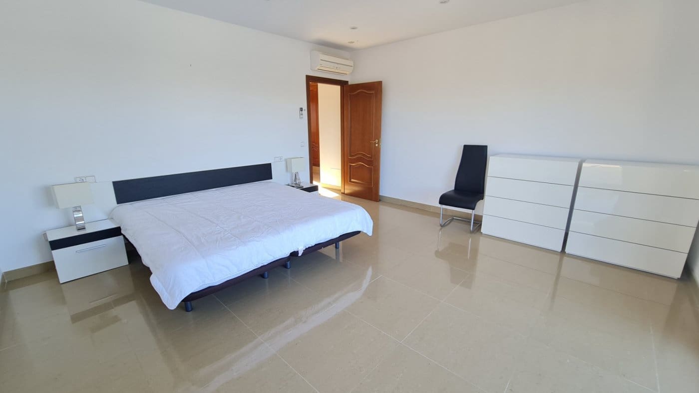 4 bedroom Villa for sale in Santa Ponsa with pool garage - € 2,800,000 (Ref: 7327510)