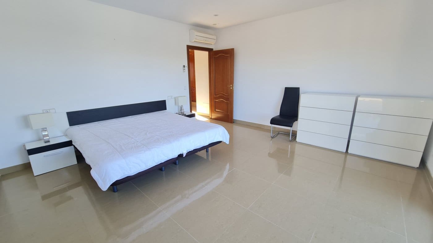 4 bedroom Villa for sale in Santa Ponsa with pool garage - € 2,800,000 (Ref: 7327510)