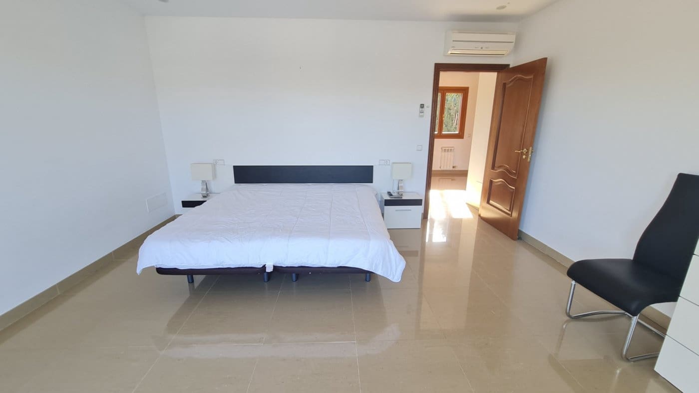 4 bedroom Villa for sale in Santa Ponsa with pool garage - € 2,800,000 (Ref: 7327510)