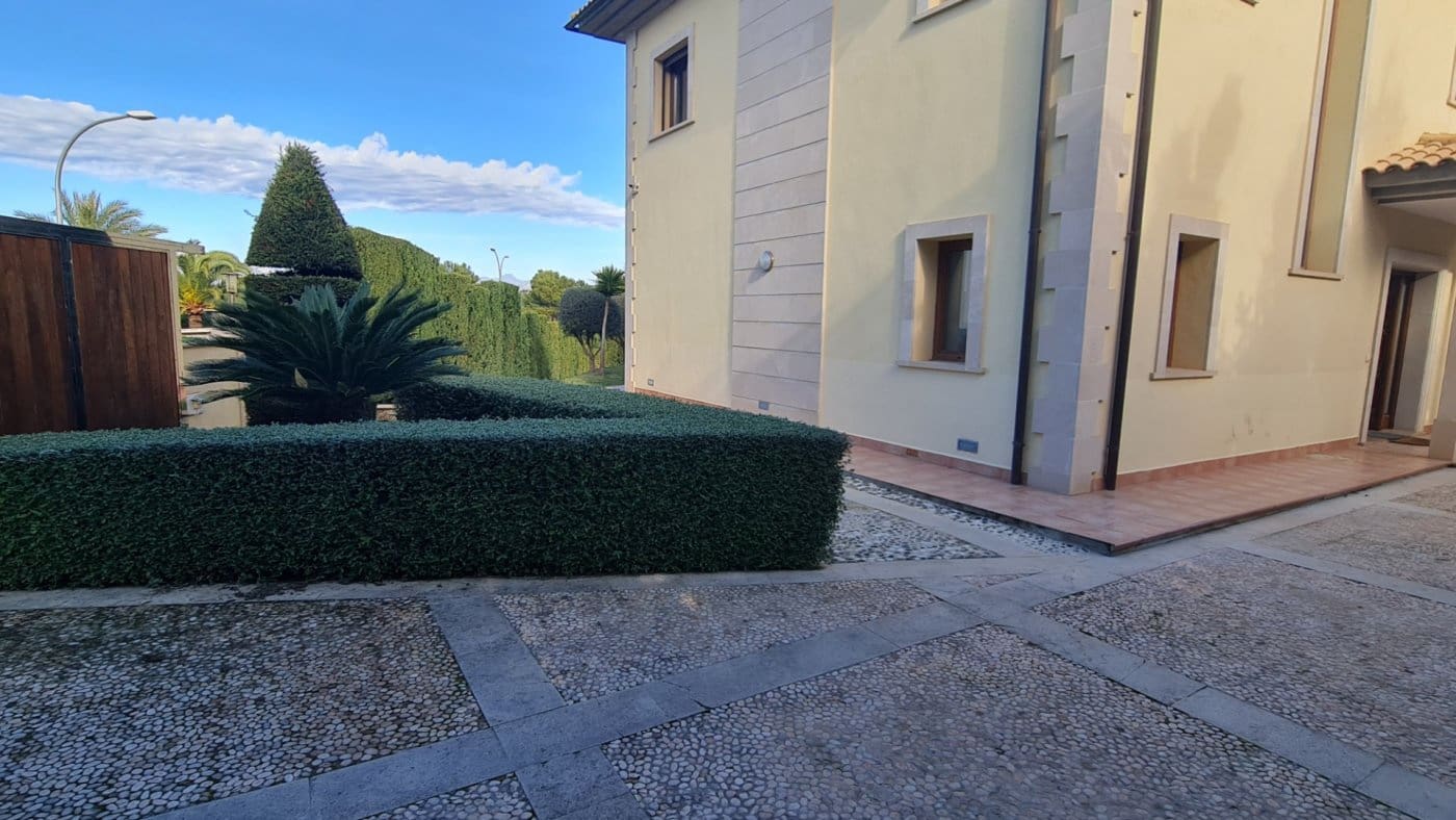 4 bedroom Villa for sale in Santa Ponsa with pool garage - € 2,800,000 (Ref: 7327510)
