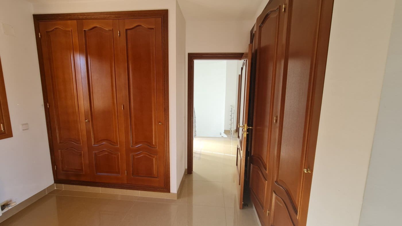 4 bedroom Villa for sale in Santa Ponsa with pool garage - € 2,800,000 (Ref: 7327510)