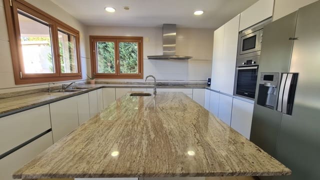 Chalet de 4 habitaciones en Santa Ponsa, Calvià en venta con piscina garaje - 2.800.000 € (Ref: 7327510)