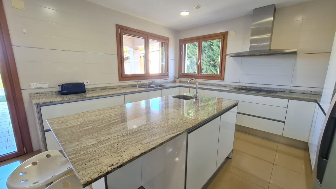 4 bedroom Villa for sale in Santa Ponsa with pool garage - € 2,800,000 (Ref: 7327510)