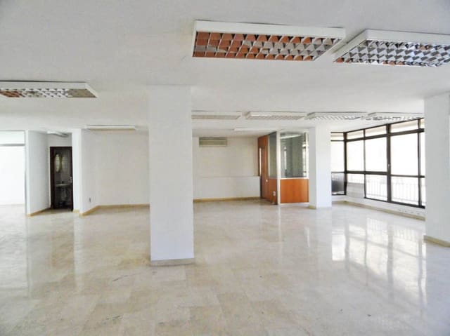 Commercieel te huur in Plaça dels Patins, Palma de Mallorca - € 3.200 (Ref: 7378534)