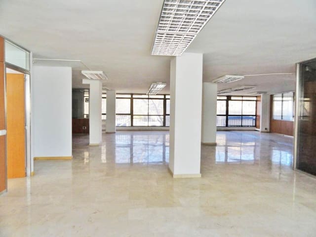 Commercieel te huur in Plaça dels Patins, Palma de Mallorca - € 2.500 (Ref: 7381495)