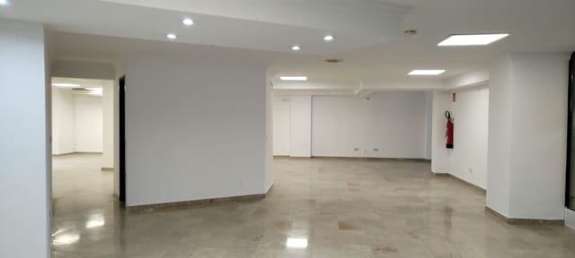 Commercieel te huur in Plaça dels Patins, Palma de Mallorca - € 2.500 (Ref: 7381495)