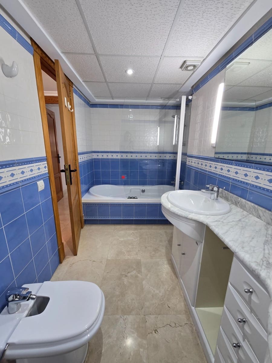 3 soveværelse Lejlighed til leje i Es Molinar / El Molinar med garage - € 3.100 (Ref: 8877690)