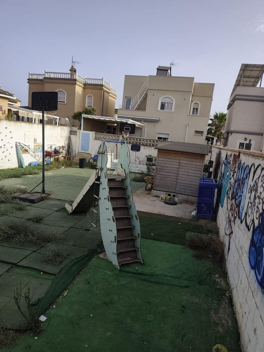 Tomt till salu i Torrevieja - 180 000 € (Ref: 10015659)