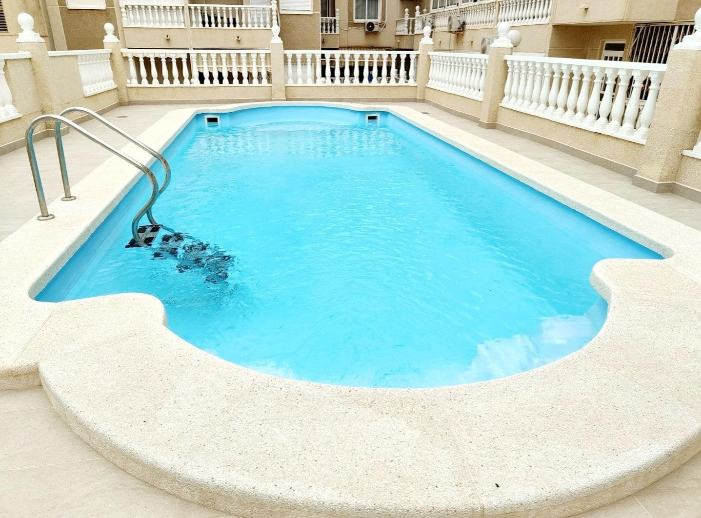 1 slaapkamer Penthouse te koop in Torrevieja met zwembad - € 169.000 (Ref: 10017587)