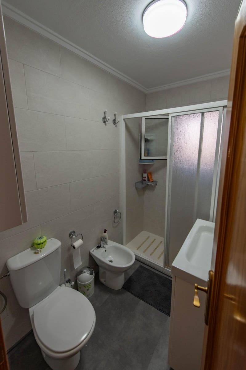 6 soveværelse Rækkehus til salg i Torrevieja med garage - € 299.900 (Ref: 10024234)