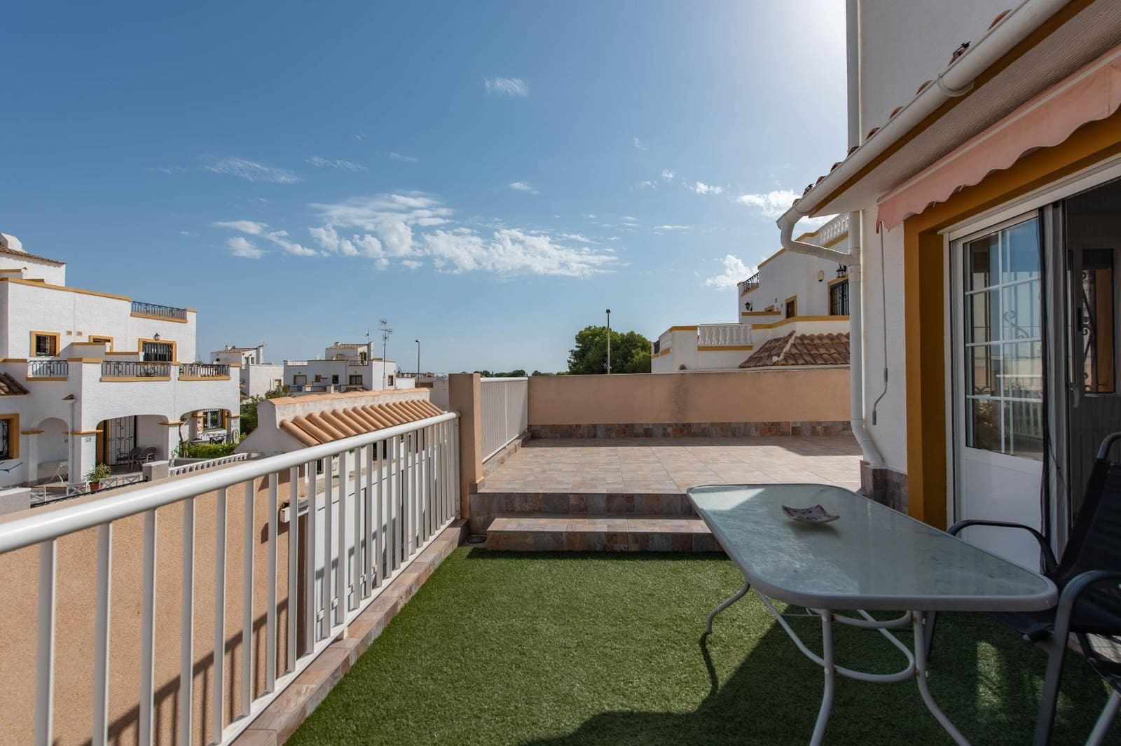 6 soveværelse Rækkehus til salg i Torrevieja med garage - € 299.900 (Ref: 10024234)
