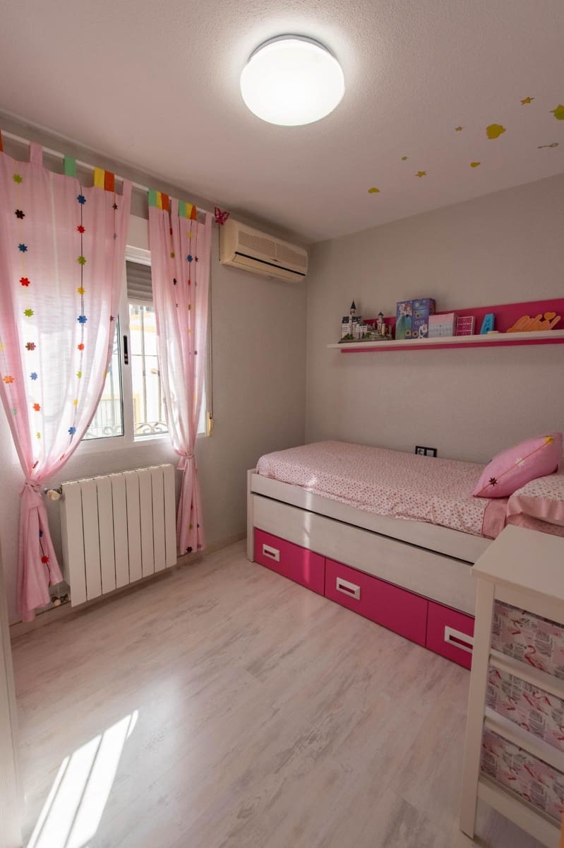 6 soveværelse Rækkehus til salg i Torrevieja med garage - € 299.900 (Ref: 10024234)