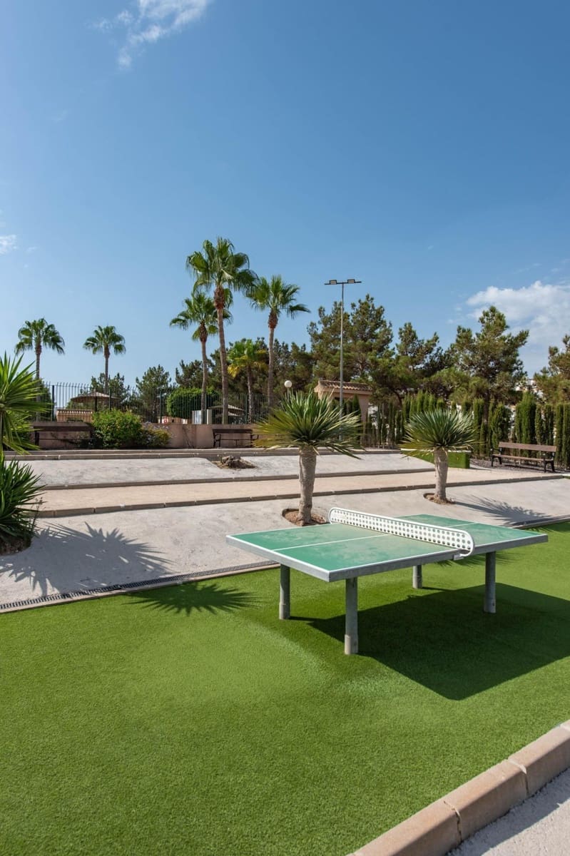 6 soveværelse Rækkehus til salg i Torrevieja med garage - € 299.900 (Ref: 10024234)