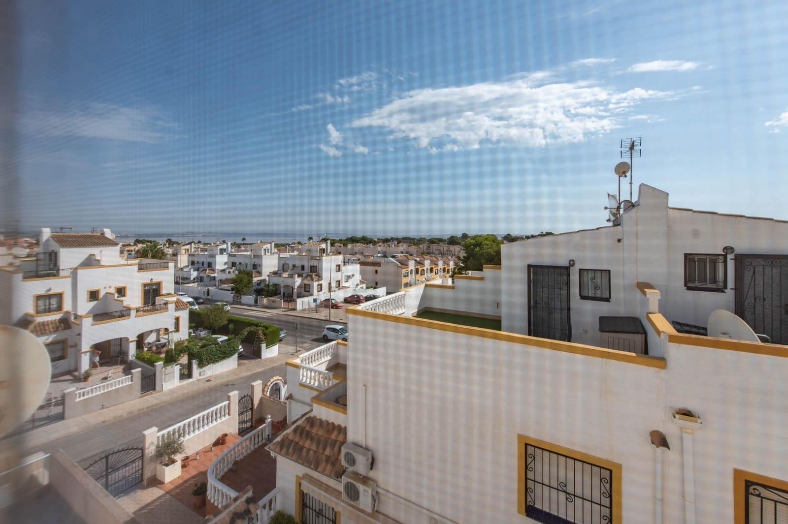 6 soveværelse Rækkehus til salg i Torrevieja med garage - € 299.900 (Ref: 10024234)