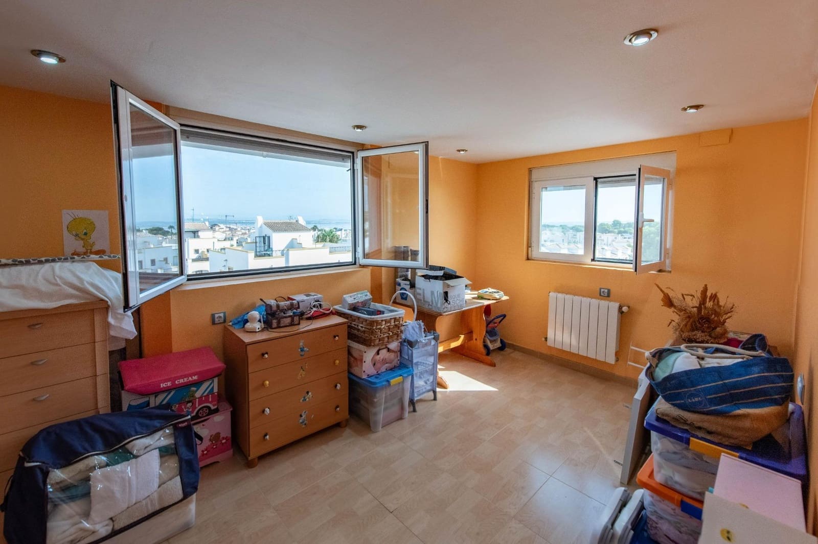 6 soveværelse Rækkehus til salg i Torrevieja med garage - € 299.900 (Ref: 10024234)