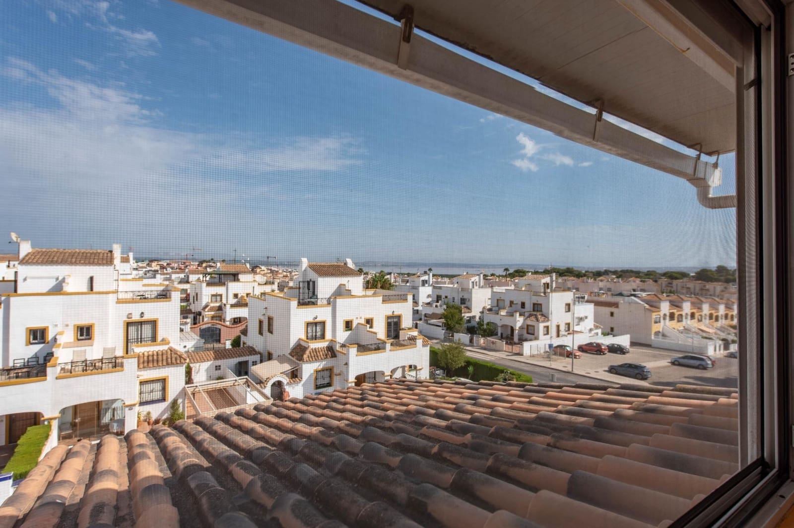6 soveværelse Rækkehus til salg i Torrevieja med garage - € 299.900 (Ref: 10024234)