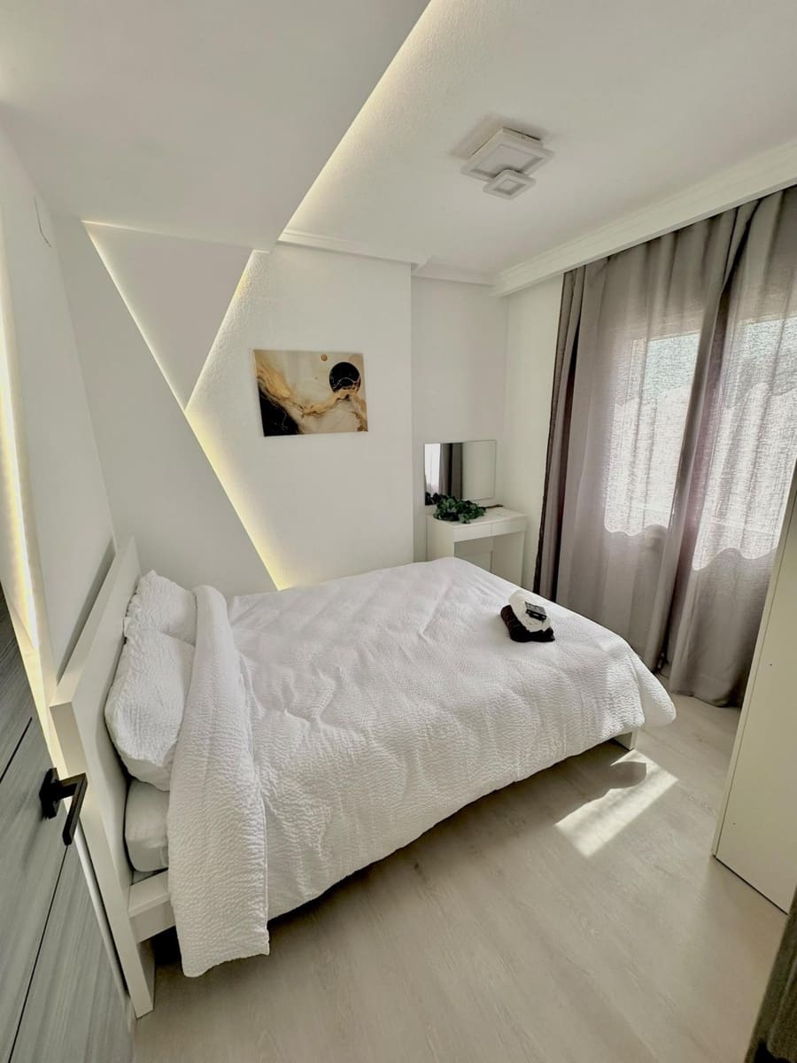 2 bedroom Apartment for sale in Torrevieja - € 185,500 (Ref: 10068021)