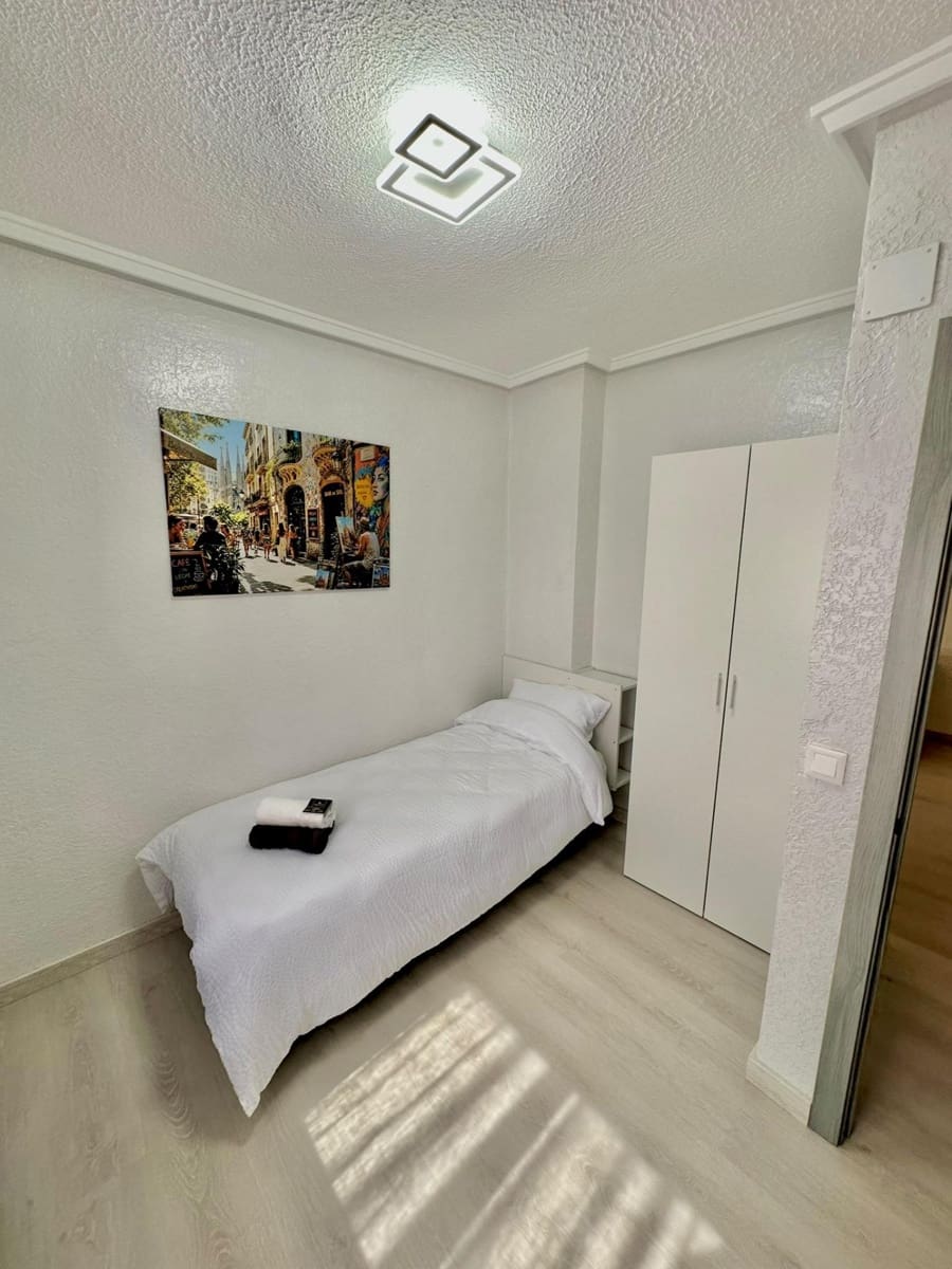 2 bedroom Apartment for sale in Torrevieja - € 185,500 (Ref: 10068021)