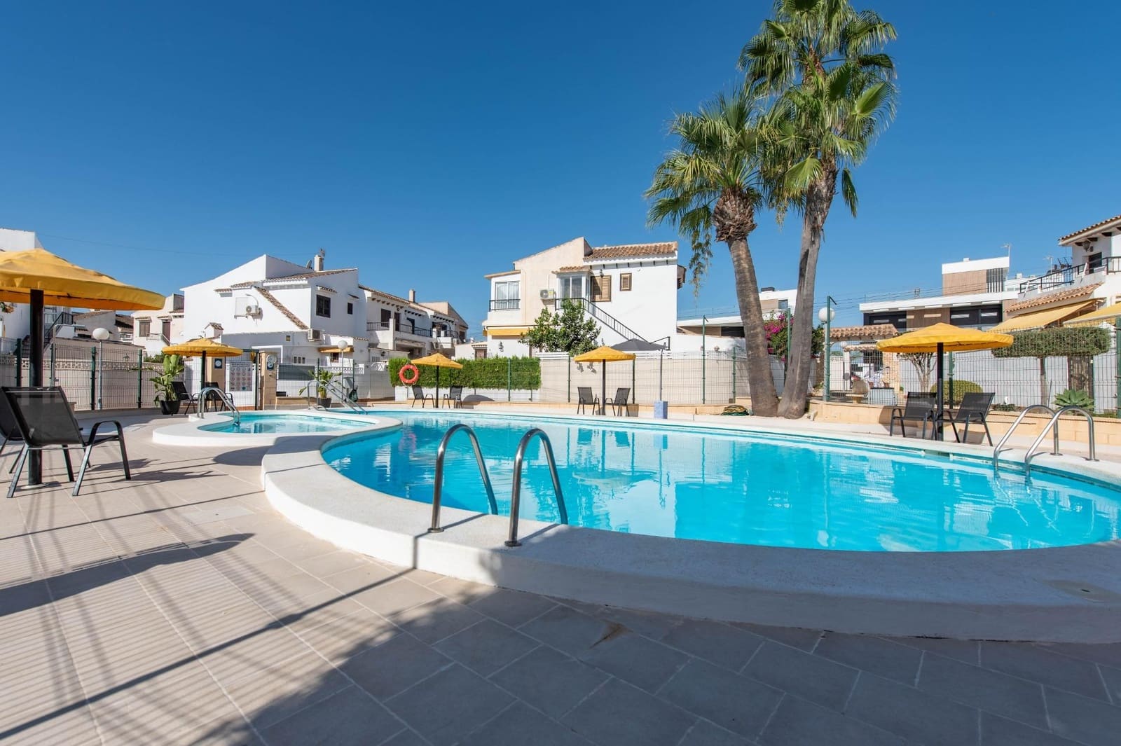 2 bedroom Bungalow for sale in Torrevieja with pool - € 169,900 (Ref: 10109779)