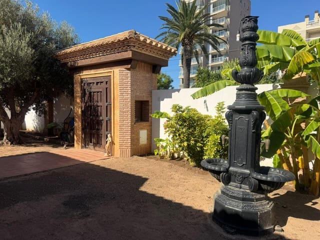 4 makuuhuone Huvila myytävänä paikassa Torrevieja mukana uima-altaan - 550 000 € (Ref: 10132089)