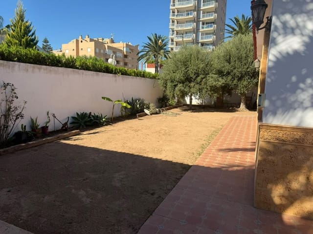4 makuuhuone Huvila myytävänä paikassa Torrevieja mukana uima-altaan - 550 000 € (Ref: 10132089)