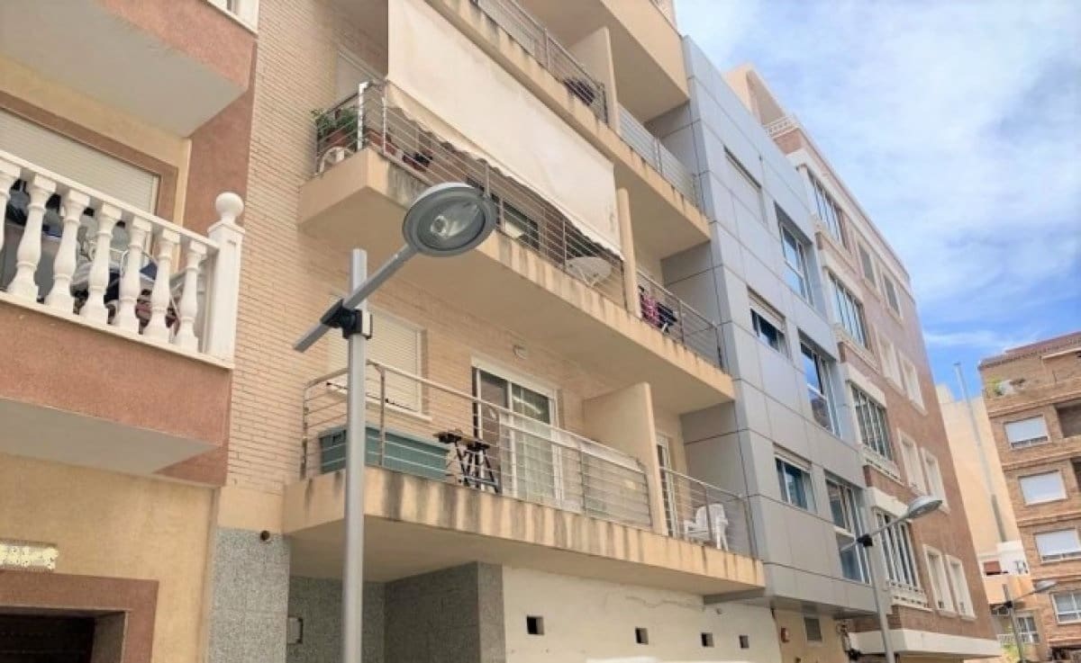 3 bedroom Apartment for sale in Torrevieja - € 160,000 (Ref: 6174162)