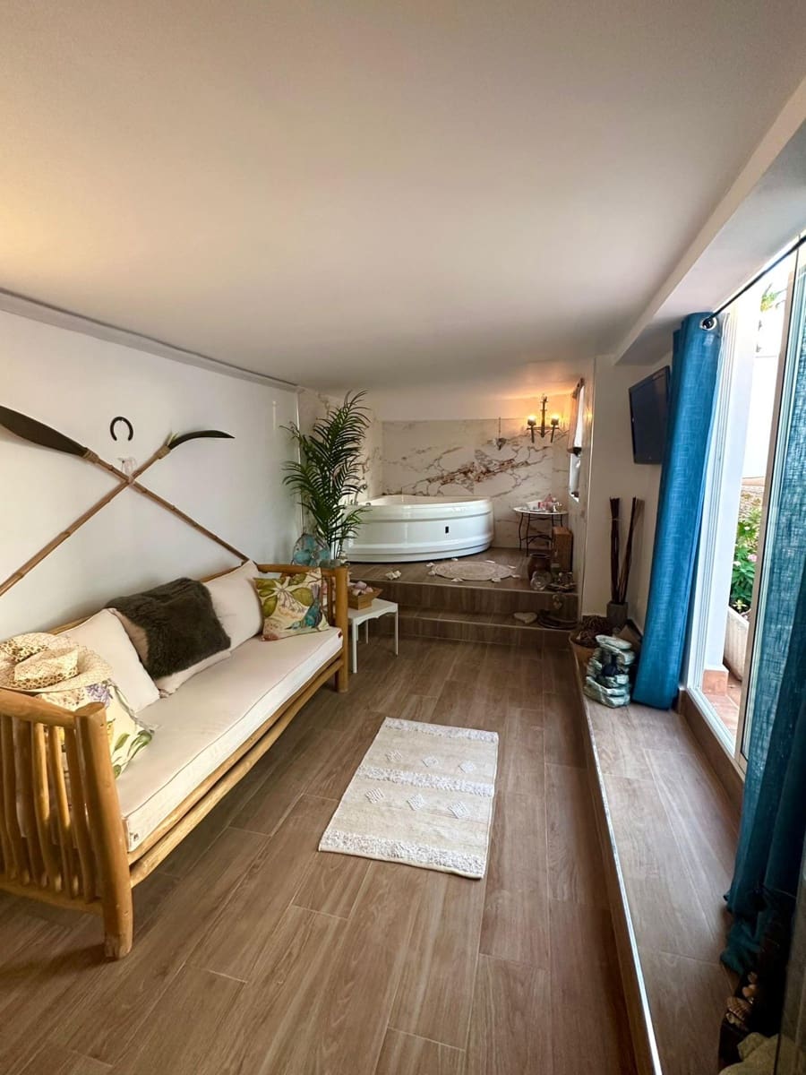 8 bedroom Villa for sale in Ciudad Quesada with pool - € 1,100,000 (Ref: 6174218)