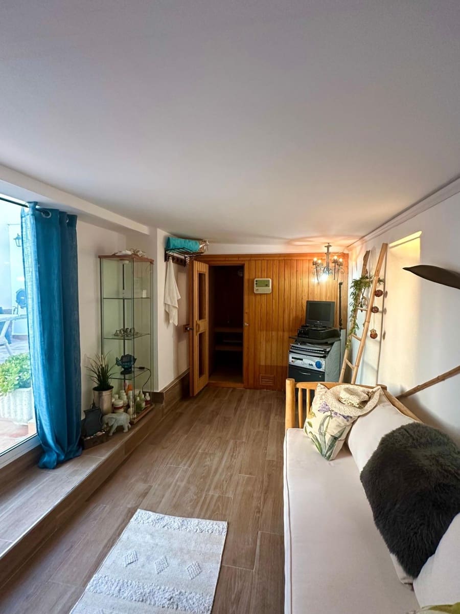 8 bedroom Villa for sale in Ciudad Quesada with pool - € 1,100,000 (Ref: 6174218)