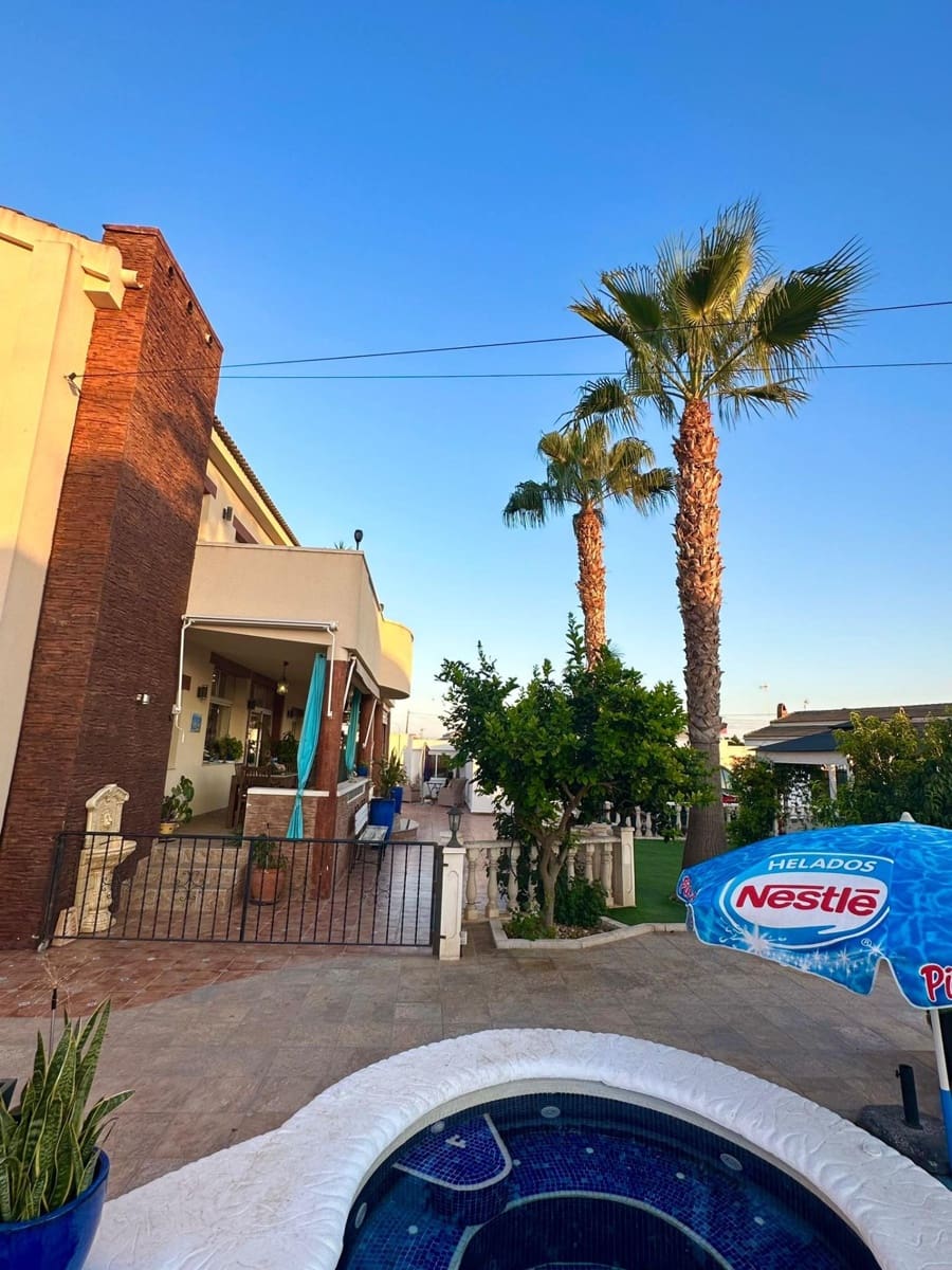 8 bedroom Villa for sale in Ciudad Quesada with pool - € 1,100,000 (Ref: 6174218)