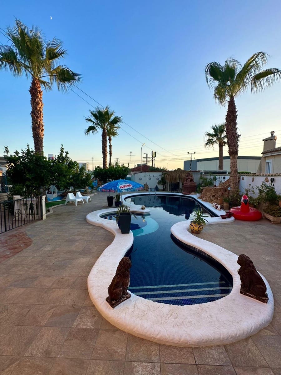 8 bedroom Villa for sale in Ciudad Quesada with pool - € 1,100,000 (Ref: 6174218)