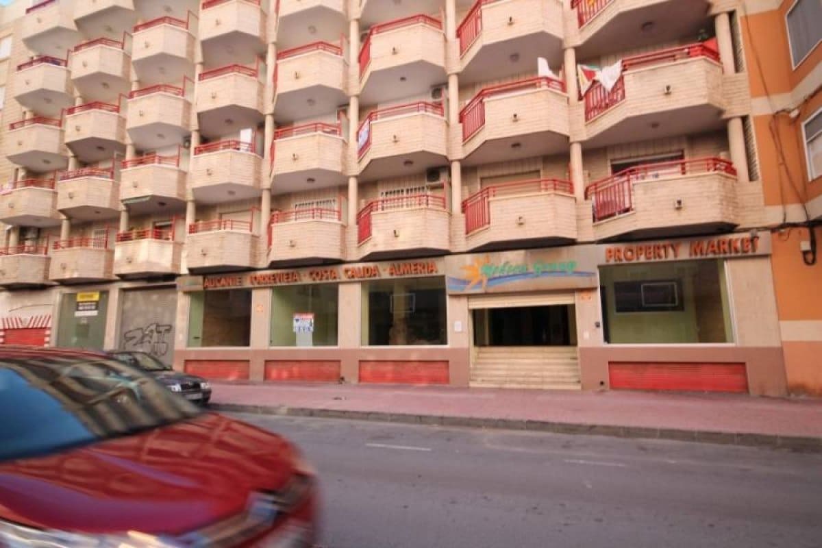 Komercyjne na sprzedaż w Torrevieja - 233 500 € (Ref: 6174269)