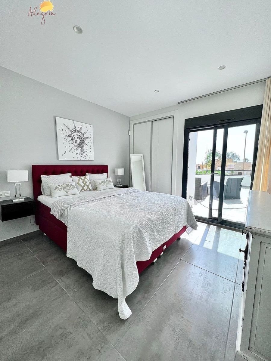 4 soverom Villa til salgs i Torrevieja med svømmebasseng garasje - € 999 900 (Ref: 7197632)