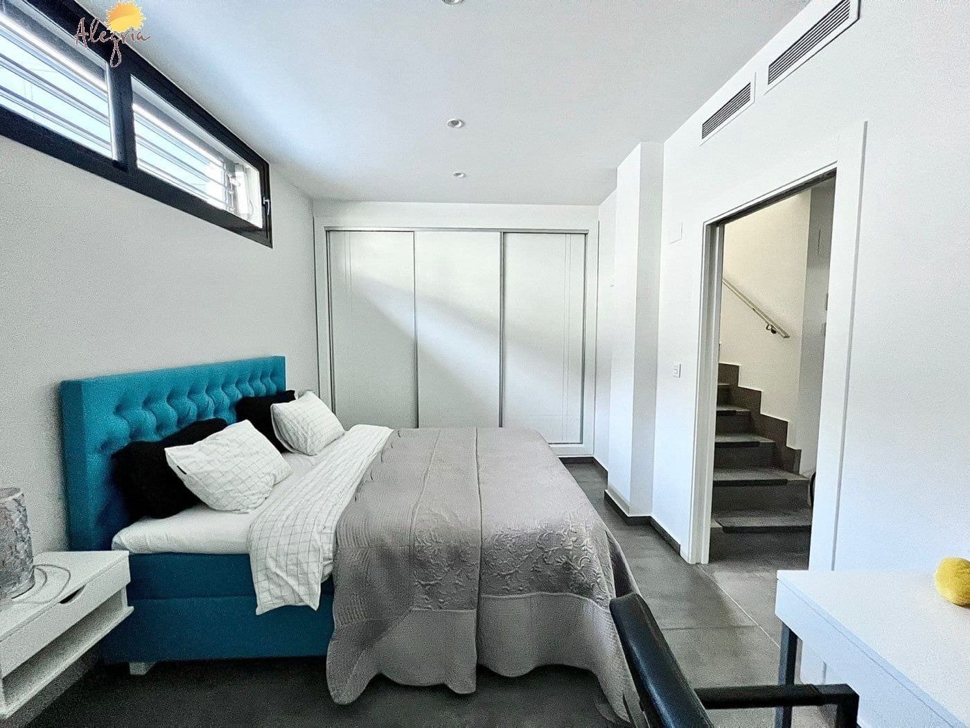 4 soverom Villa til salgs i Torrevieja med svømmebasseng garasje - € 999 900 (Ref: 7197632)