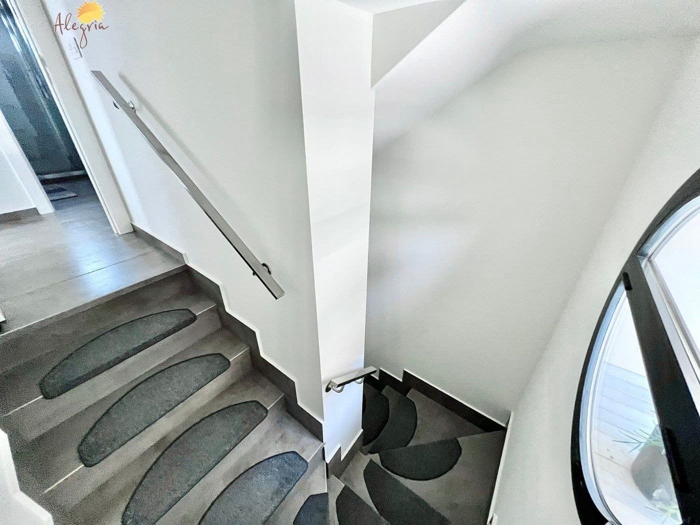 4 soverom Villa til salgs i Torrevieja med svømmebasseng garasje - € 999 900 (Ref: 7197632)